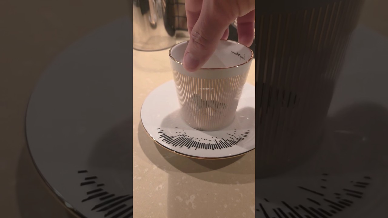 This is the Secret of the Horse moving on this Cup. 