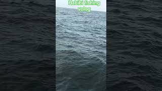 samandar me bhout bade bade laher arahe hai