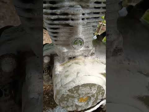 این محصول همه چربی ها و روغن های موتورو مثل آب خوردن میبره فقط کافیه بنزین د مای ضرف شویی و یه کم آب