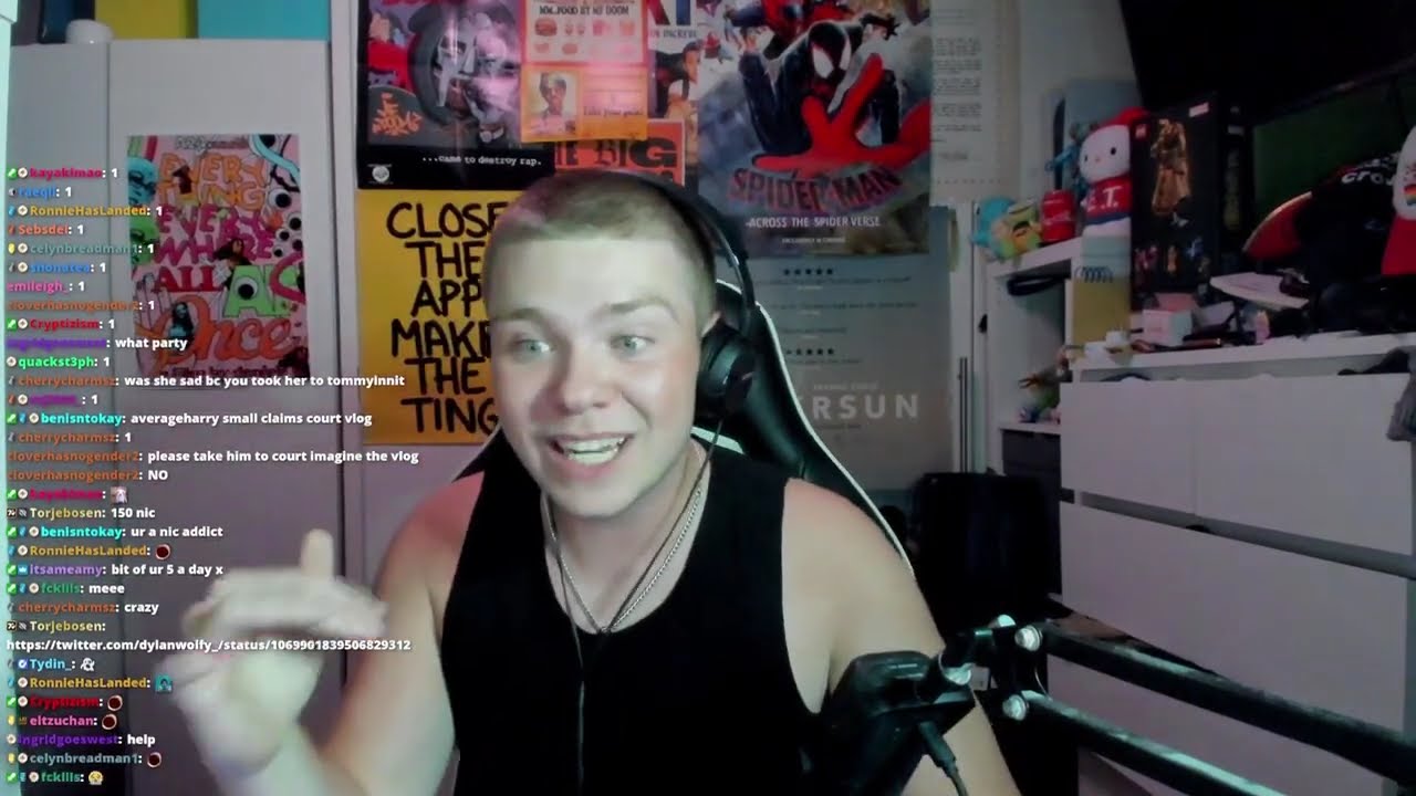 AverageHarry calls Jonnaay and Qwobby on Discord...