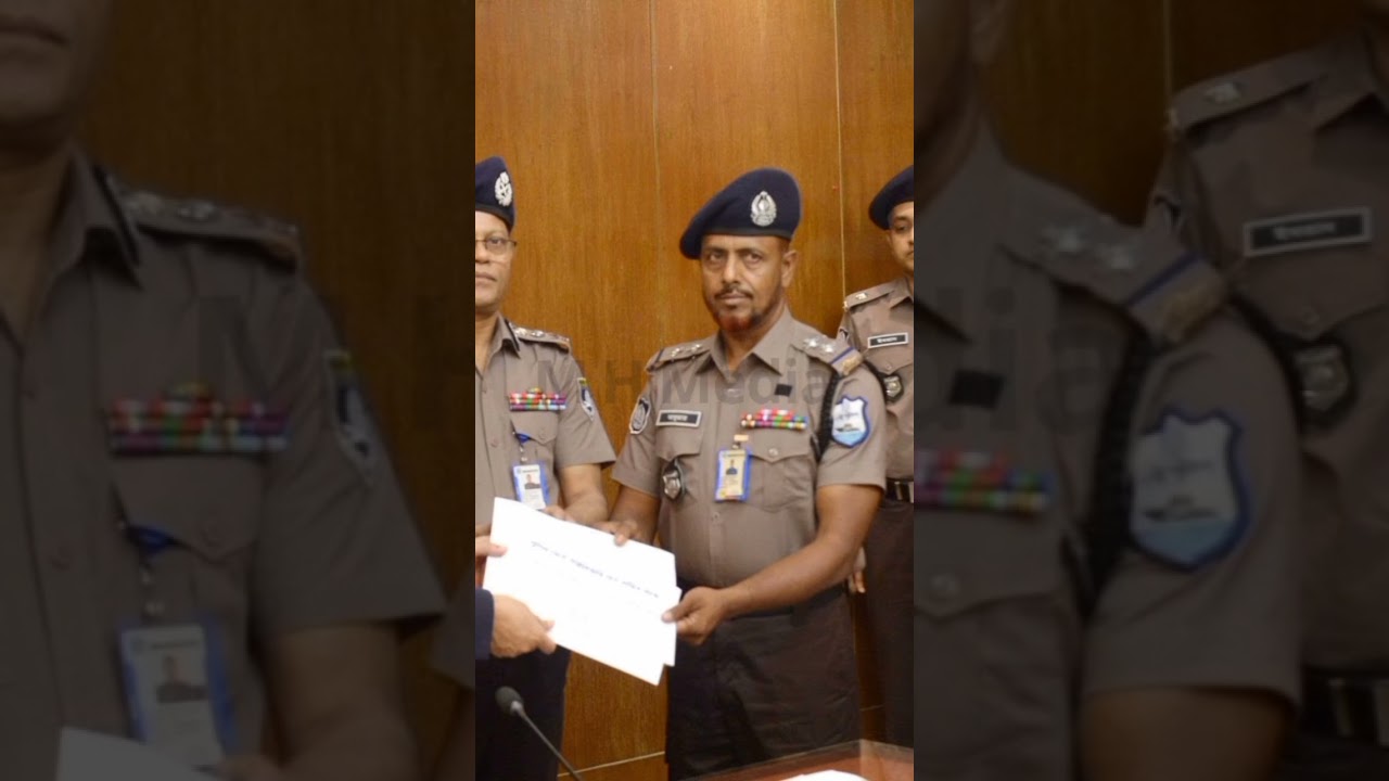দৌলতদিয়া ফেরি ঘাটে নৌপুলিশের বীরত্ব।
