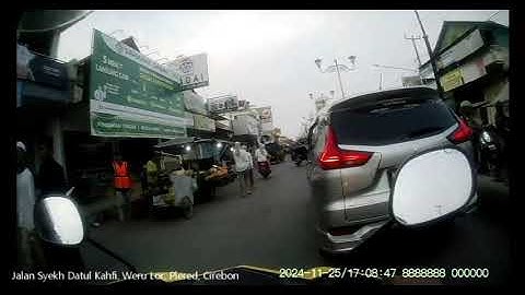 Jalan Menuju Pusat Batik Trusmi Cirebon