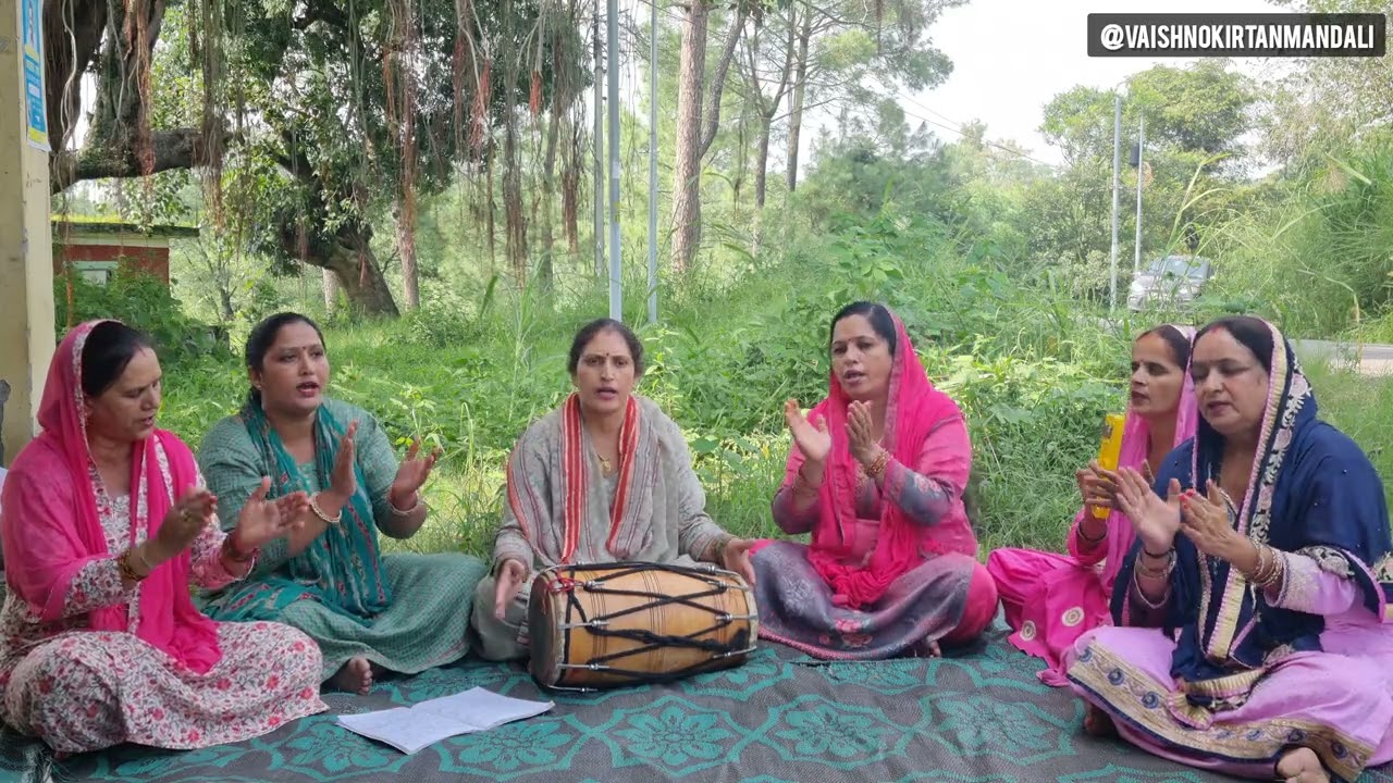 यशोदा तेरा मक्खना दा चोर साढे बेडे आ वड़या  ।। Krishan bhajan Kirtan 🙏🏻🌹