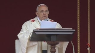 El Papa proclama santos a Juan XXIII y Juan Pablo II ante un millón de peregrinos