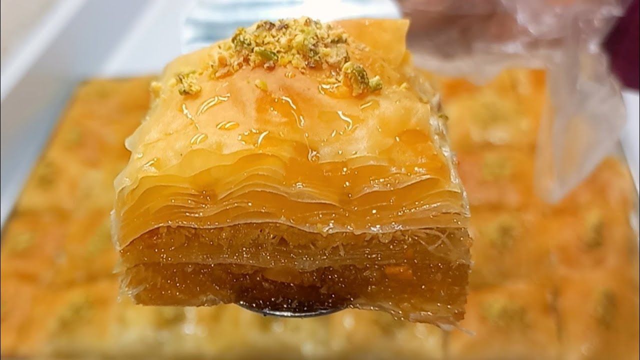 Попробуйте эту кунафу-пахлаву, и вы будете поражены её красотой! Её профессиональная подача и вку...