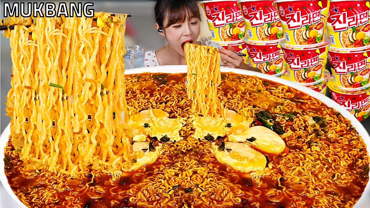 Перед выходом на работу в 7 часов утра, на завтрак есть 10 мукбанг рамена