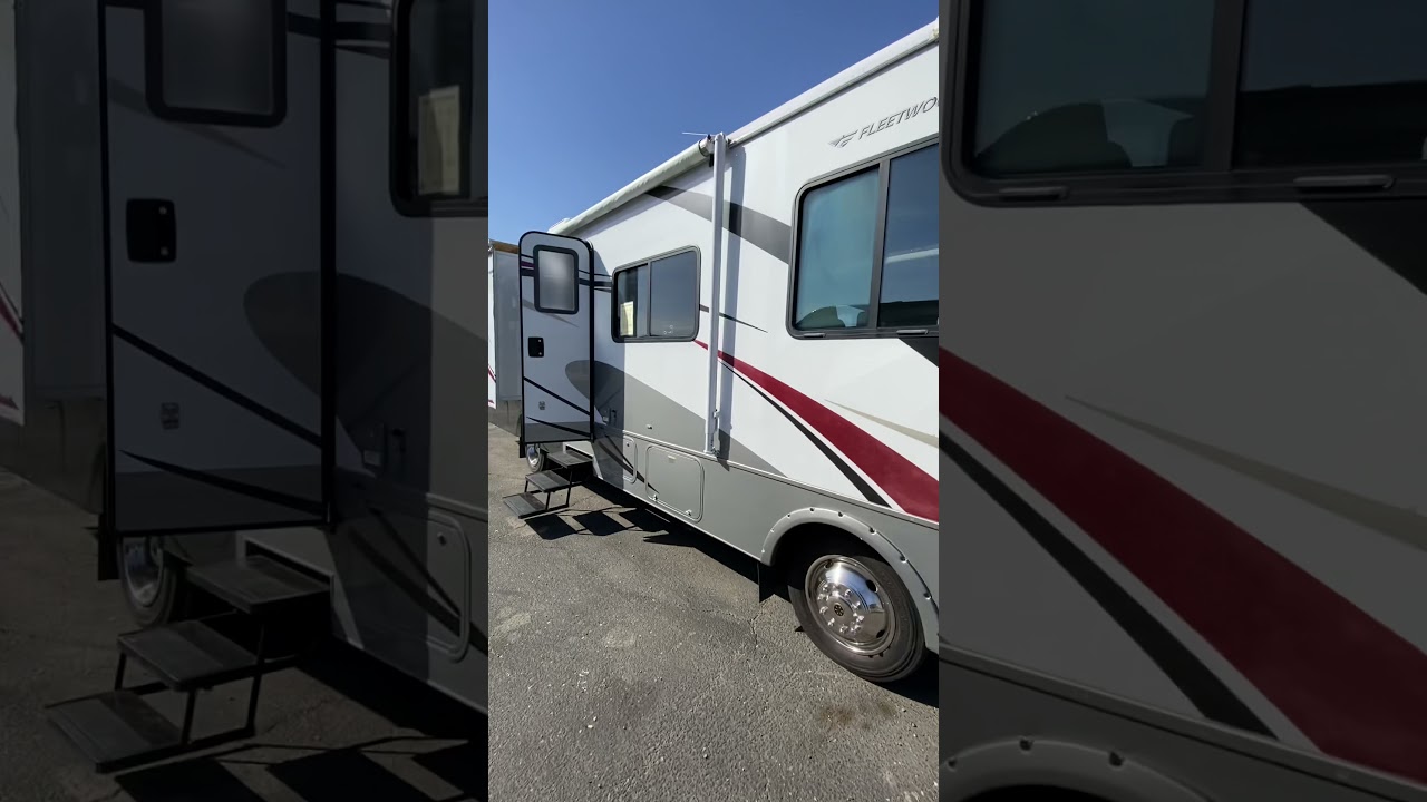 2011 Fleetwood Storm Class A Bunkhouse 32ft