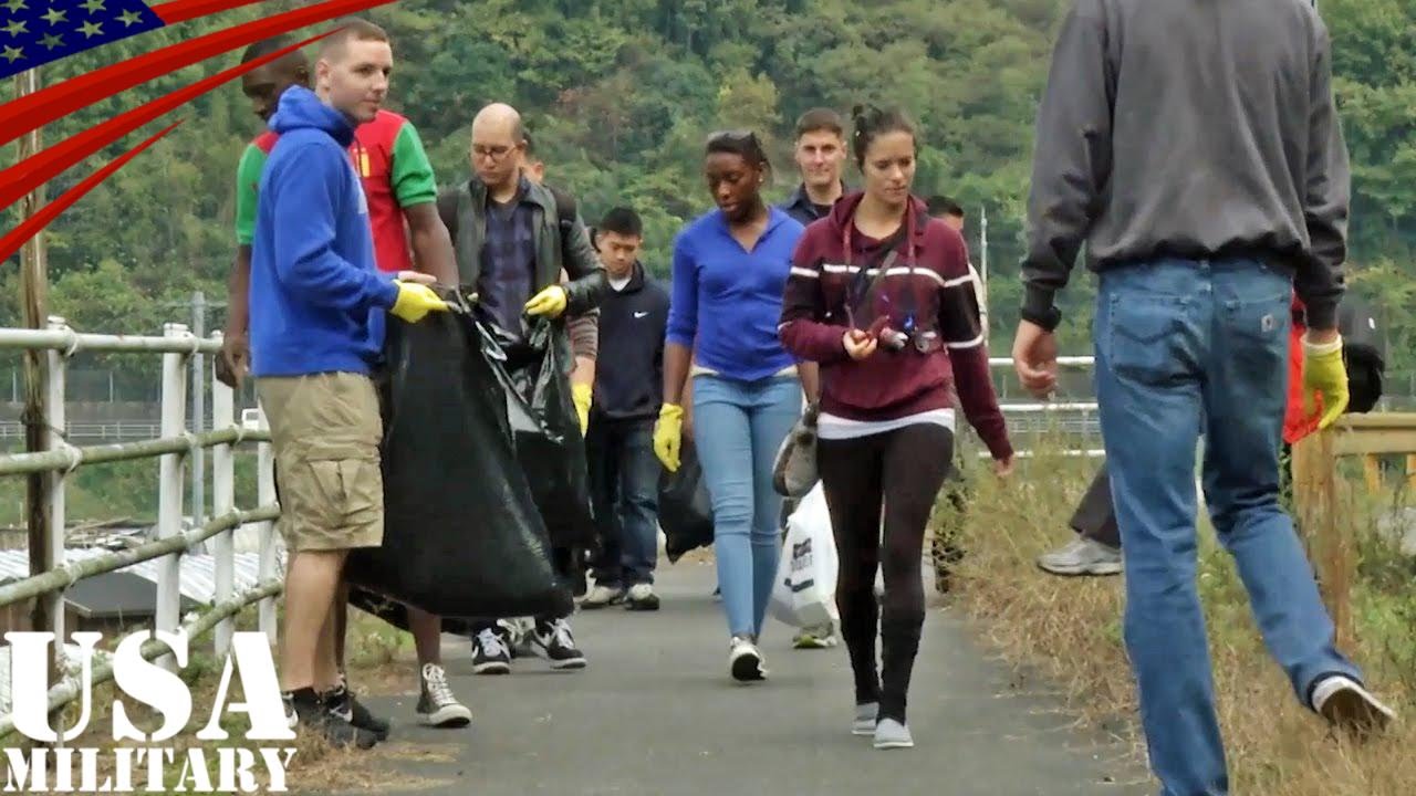 在日米軍の地域清掃ボランティア活動 岩国市 Community Cleanup Volunteer Of Mcas Iwakuni Marines In Japan Youtube