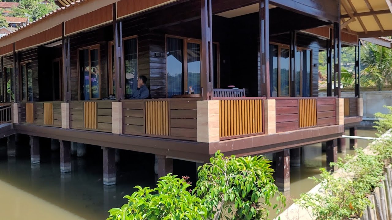 Rumah Mewah Idaman Di Atas Kolam, Milik Petani Sukses Asal Sumedang