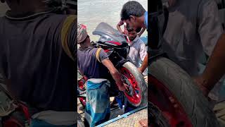 নৌকা থেকে  কিভাবে বাইক উঠানো হচ্ছে দেখেন e308 #smbikers