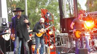 Montgomery Gentry - She Couldn't Change Me (Live)