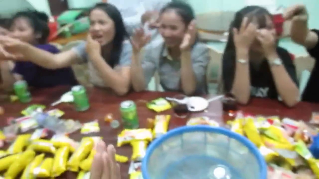 Học sinh hiên ngang hát bài Trả Lại Cho Dân chào mừng... - youtube