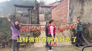 三妹花了几千块买肉，和婶婶一起灌香肠，姑娘第一次做香肠感觉还不错，婆婆抗来神器熏肠