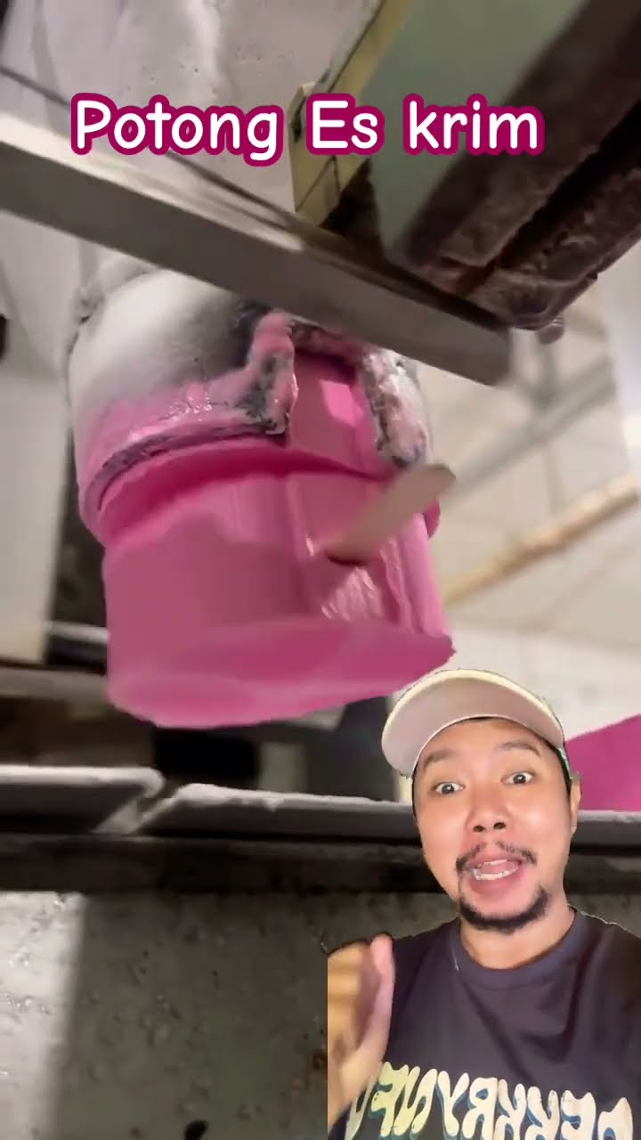 POTONG ES KRIM STRAWBERRY!!!? #shorts #funny #icecream #shortsvideo