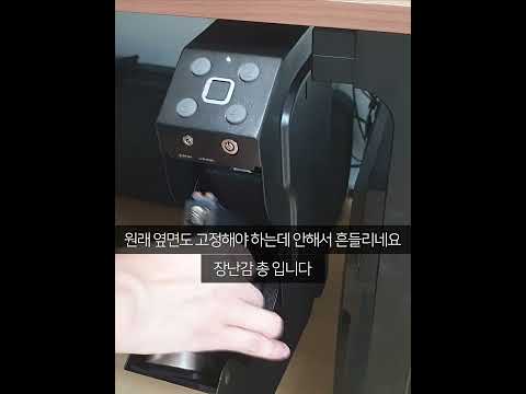 흔한 대한민국 유튜버의 책상 밑에는...