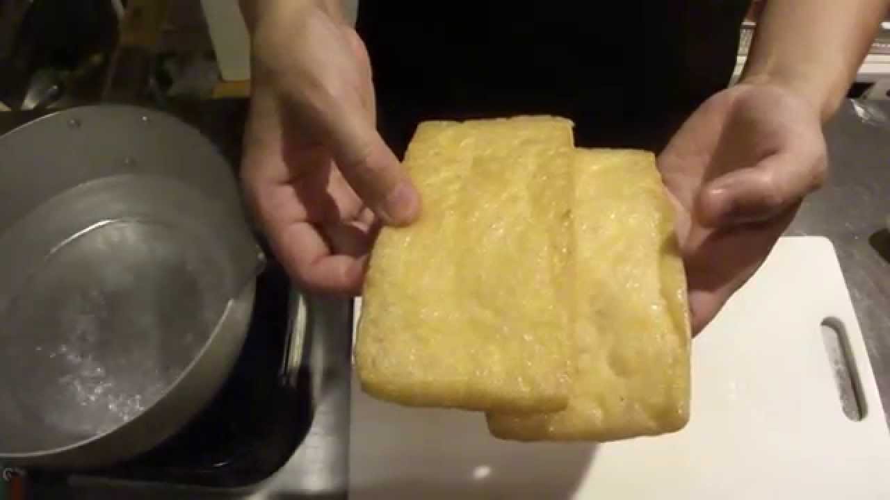 油揚げ(薄揚げ)の油抜き - YouTube