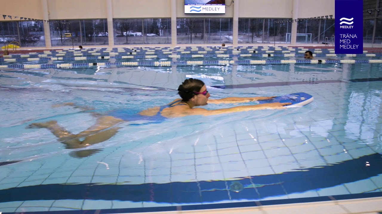 Lär dig - Teknikövning bröstsim: Bröstbentag med huvuddopp