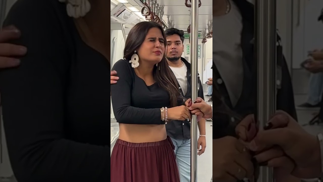 Metro Mein Sabke Samne Hath Pakad Liya 😳😳