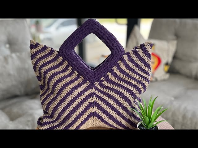 (Subtitle) Video Tutorial of Different and Beautiful Crochet Hand Bag class=
