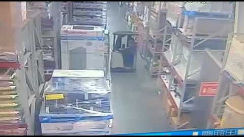 Forklift vs Pedestrian blind spot in wareshouse