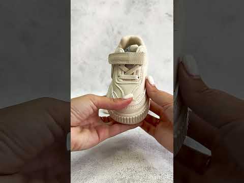 Дитячі кросівки кеди, кросівки легке взуття для дівчат на липучці в РОЗМІЛІ: 21-24, видео 1