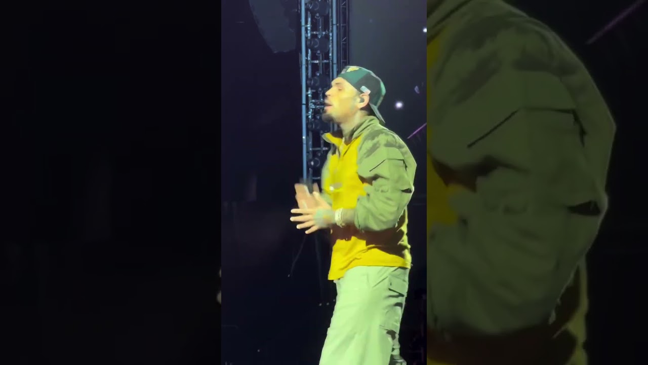 A 33-Second Clip of Pure, Unscripted Joy on Stage