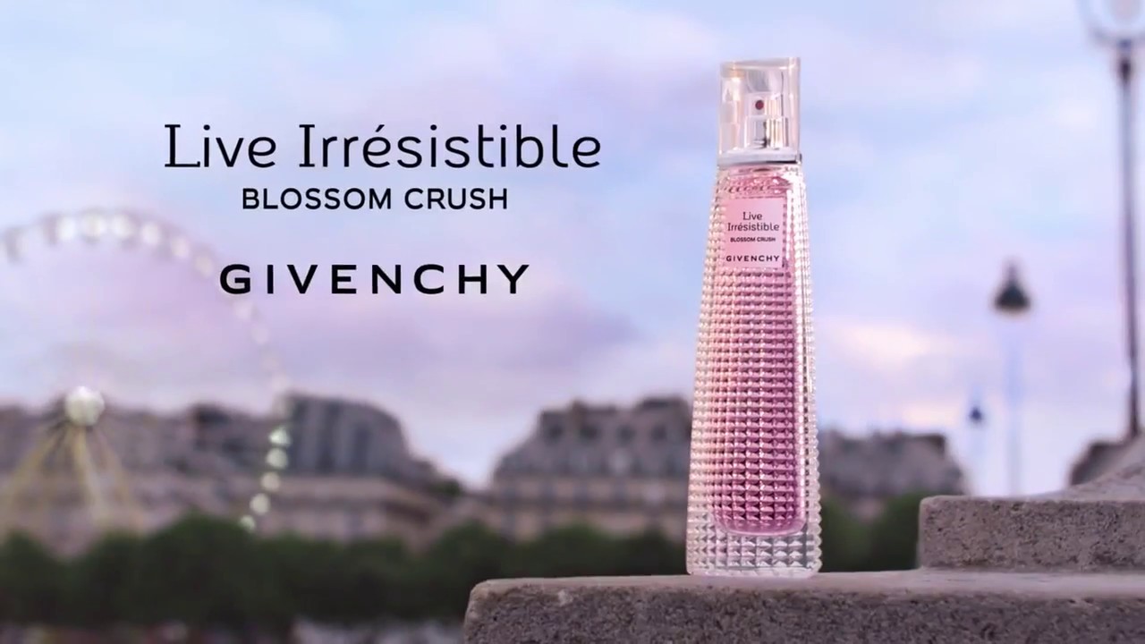 Blossom crush. Live irresistible Givenchy реклама. Givenchy Live irresistible Blossom Crush. Givenchy irresistible реклама. Живанши вери Иррезистибл блоссом.