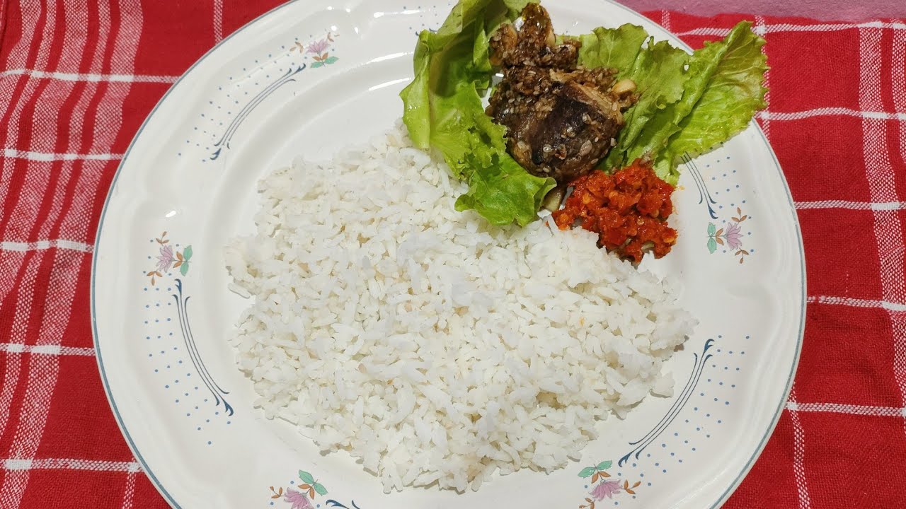 ikan panggang alias ikan bakar pakai wijen bumbu yang baru dan enak.