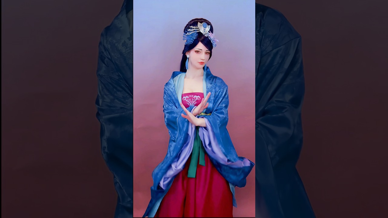 Lihua chose to shake it to the max. #cosplay #apothecarydiaries #dance