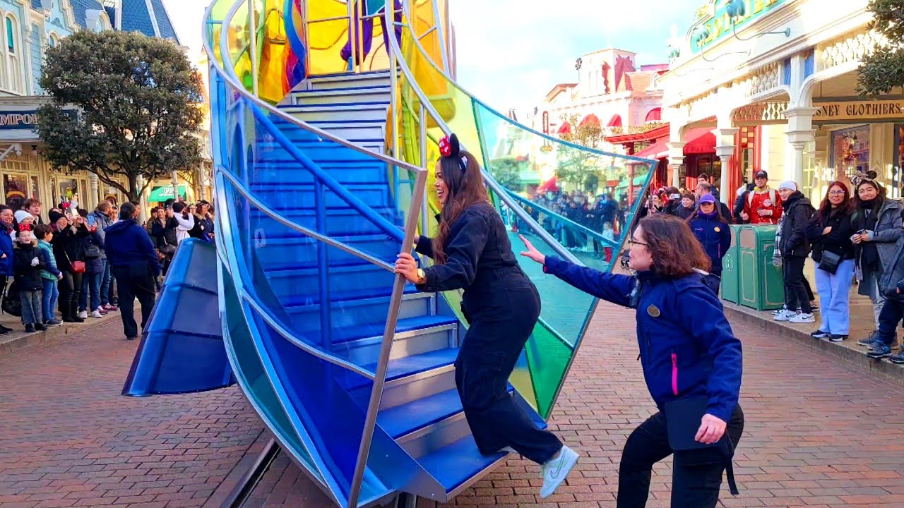 Disneyland Paris Dream and Shine Brighter Someone Storms The Ride disneyland-paris-dream-and-shine-brighter-someone-storms-the-ride