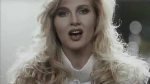 Cosa ha cantato Lorella Cuccarini?