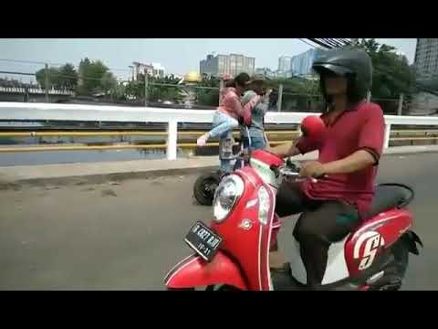 9200 Koleksi Gambar Romantis Naik Vespa Gratis Terbaik
