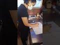 Kiểm tra menu,captian, sổ sách kế toán và báo cáo doanh thu của ca trước và nhận bàn giao