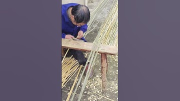 Bamboo splitting technique using a sharp knife. #shorts