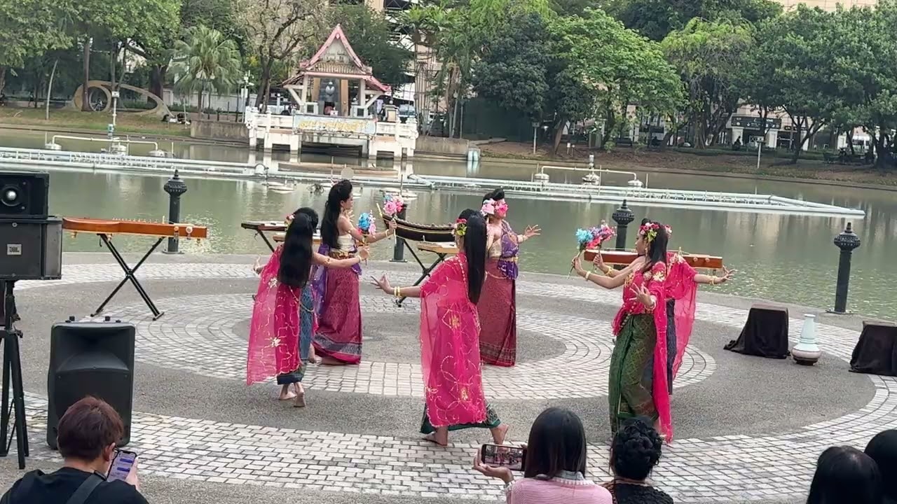 อัปสรสุมาลี ดนตรีในสวนเบญจสิริ ชมรมอัปสรศิลป์