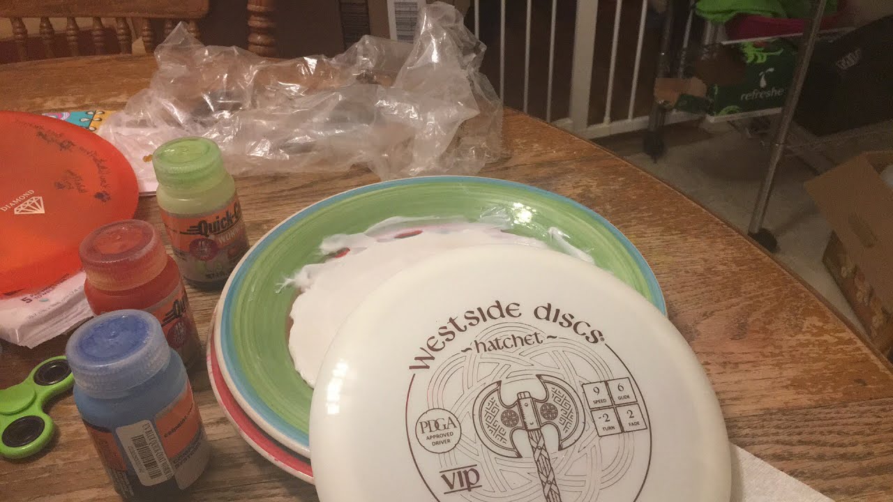 How to dye a Disc golf disc in lotion with worm dye. This is one of