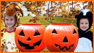 Halloween Trunk or Treat | Giraffe and Skunk Costumes | Spider Web Trunk Decorations