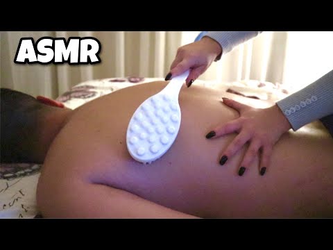 ASMR APLICADO - MASSAGEM RELAXANTE NAS COSTAS 💤