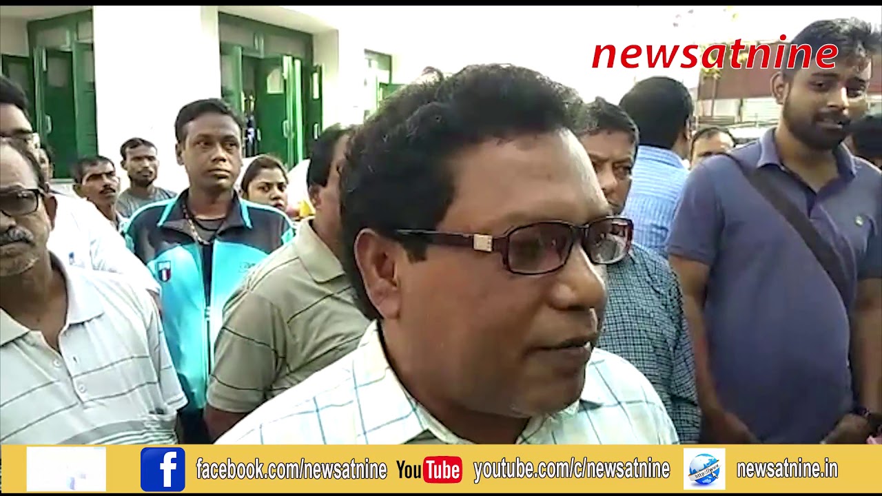 Medical staffs protest violence against them.