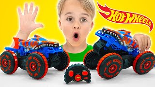картинка: Соревнование игрушечных монстр-траков «Акула против Динозавра»