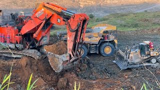 Big Digger Hitachi Ex 2600-7 Excavator || Loading Soft soil on Komatsu 785 & Caterpillar 777 Dumper  screenshot 1
