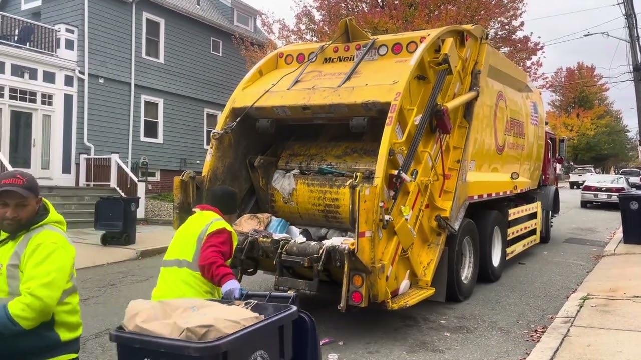Capitol Waste Services Mack TE/MRU613 McNeilus Rear Loader 