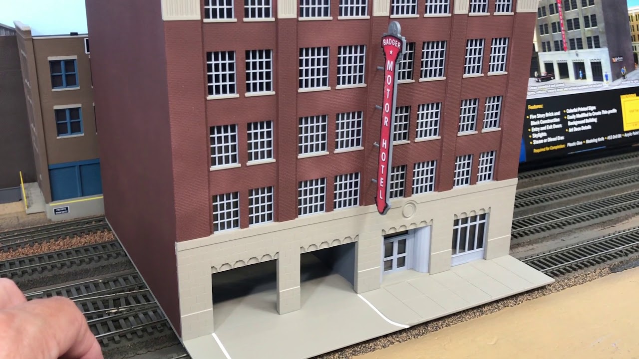 Walthers Cornerstone Parking Garage in HO Scale. YouTube