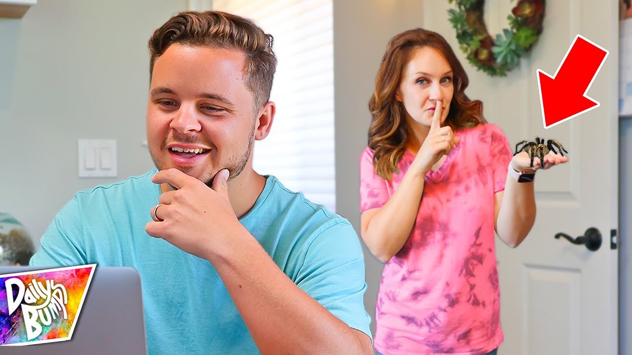 canon definicion REAL MONSTER SPIDER Prank ON BRYAN!! 🕷 (Caught On Camera!!)