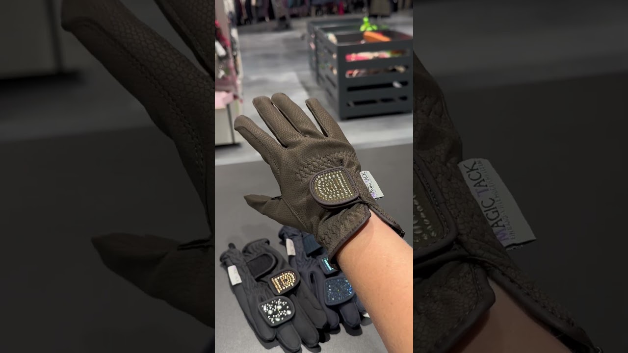 Hauke Schmidt riding gloves - a touch of magic tack ✨ 