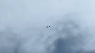Boeing 737-924(ER) United Airlines (N69810) Flyover
