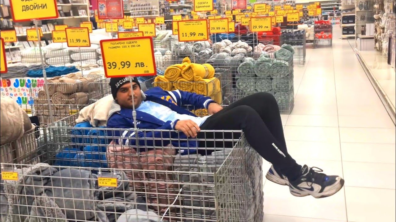 ЛЕГНАХ ДА СПЯ В МАГАЗИНА