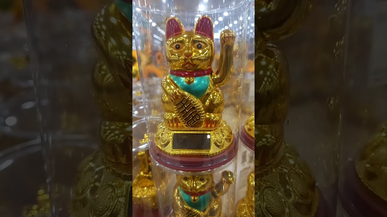 What does waving Lucky Cat mean?