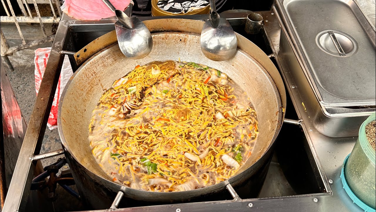 Filipino Street Food TOUR in CUBAO 🇵🇭 Famous Stone Noodles in the Philippines!