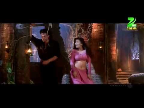 Kajol Navel and Cleavage Show